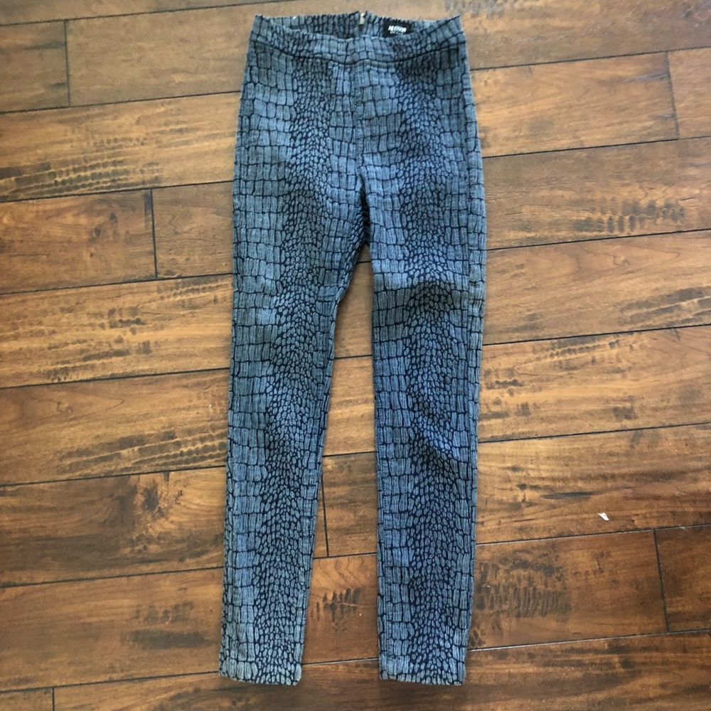 Blue patterned leggings